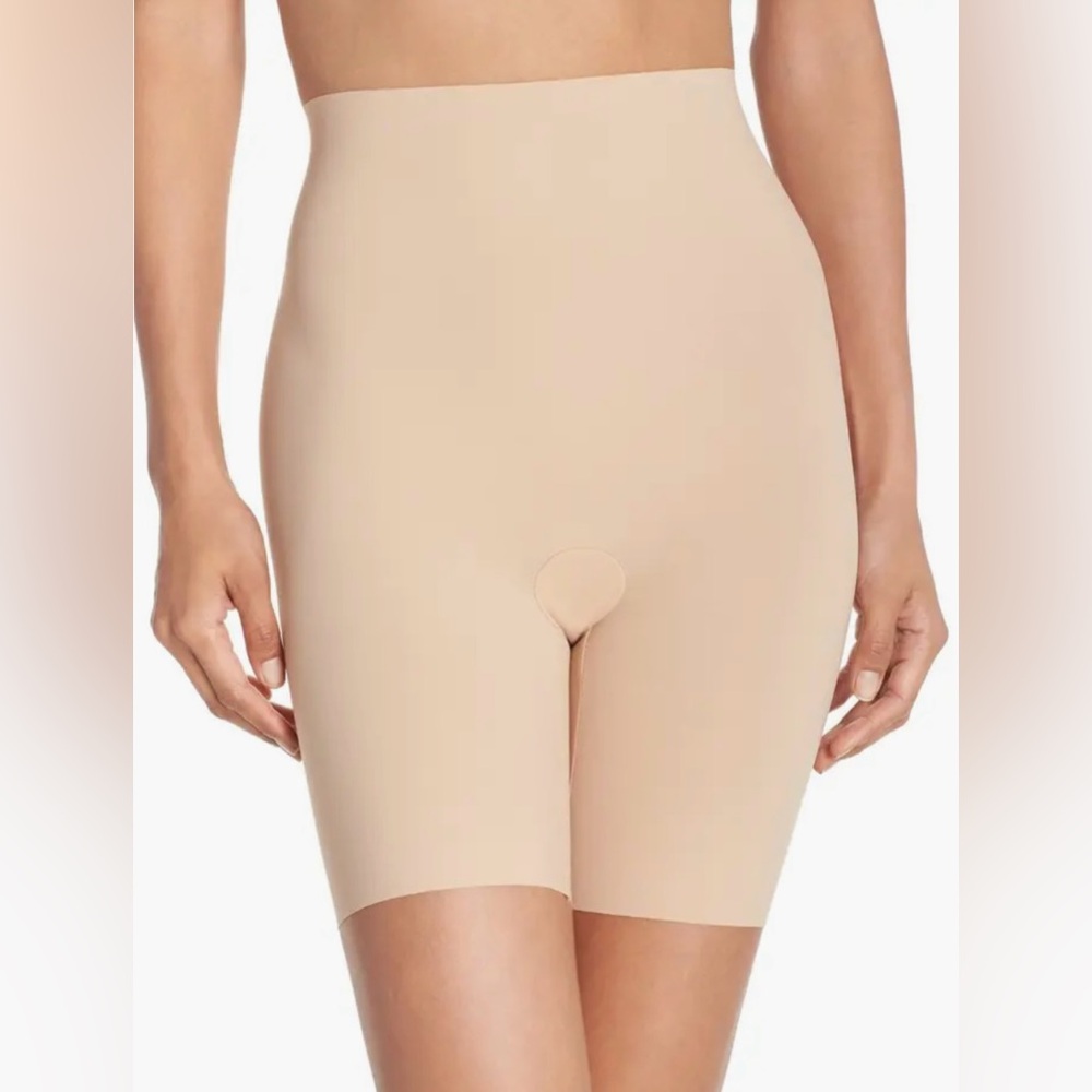 Commando Control High Waist Shaping Short